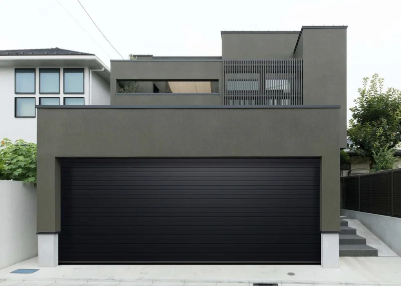 Garage doors export to Middle East with heat resistance