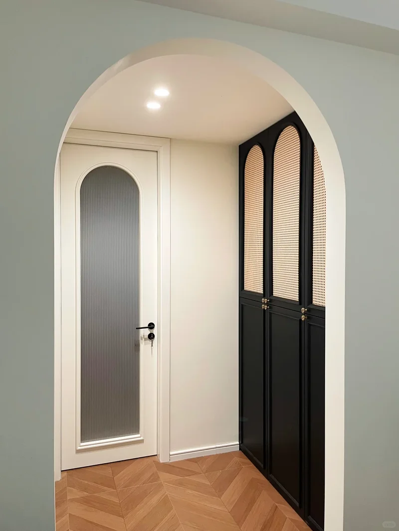 Eco-Friendly Cherry Wood Glass Doors with E0 Grade & Tinted Glass for Hospital Interiors