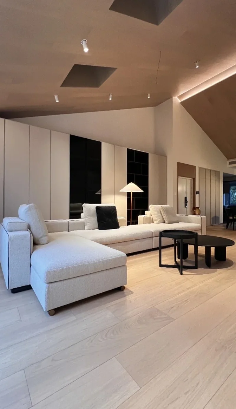 Solid wood doors FSC certified for villa projects